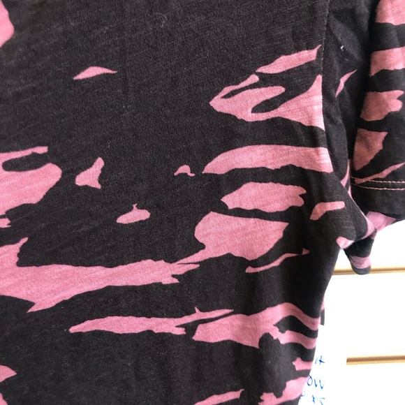 Monrow Pink & Brown Camouflaged SS Crewneck. Size XS - Picture 3 of 9